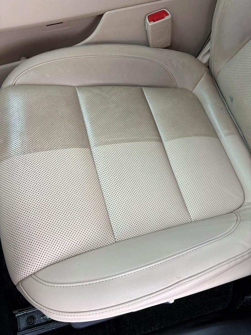 汽车挂件：个性与安全兼备的艺术品